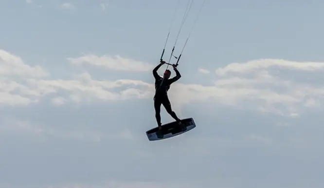 Private kitesurfing session — four hours